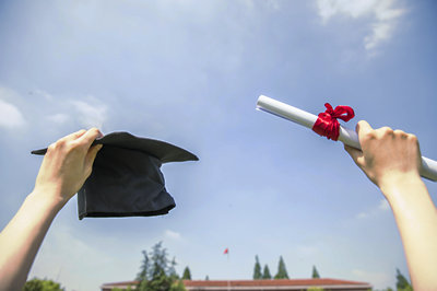 南京医科大学在职研究生毕业颁发什么证书？